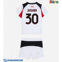 Fotballdrakt Barn AC Milan Ardon Jashari #30 Bortedraktsett 2025-26 Kortermet (+ Korte bukser)